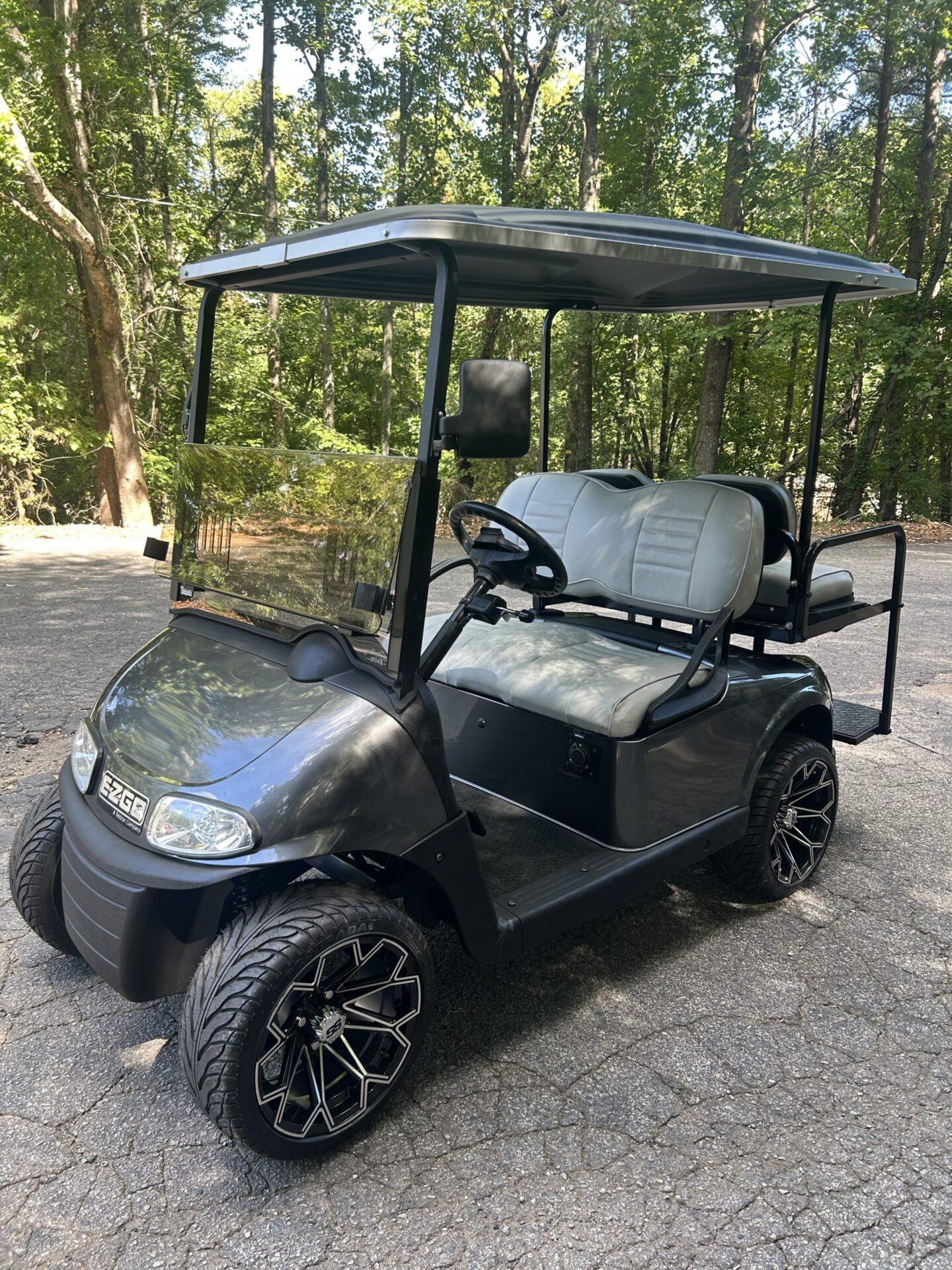 2018 E-Z-GO RXV
